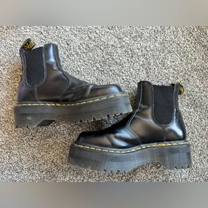 Chelsea Dr martens